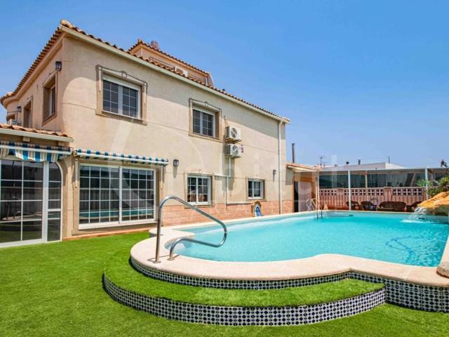 Chalet en venta en Torrevieja photo 0