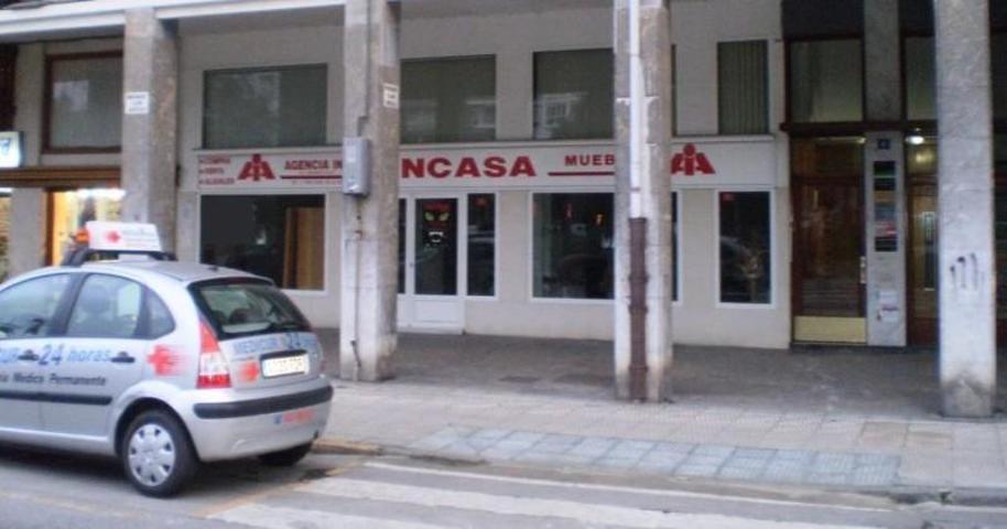 Local comercial en venta en Laredo, Centro photo 0