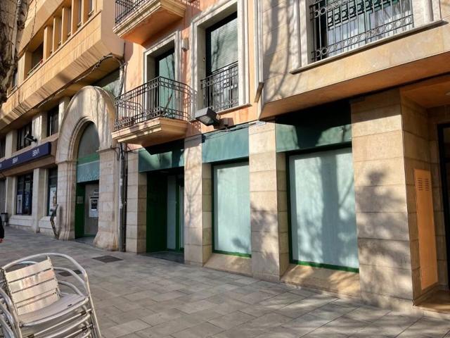 Local comercial en venta en Valls photo 0