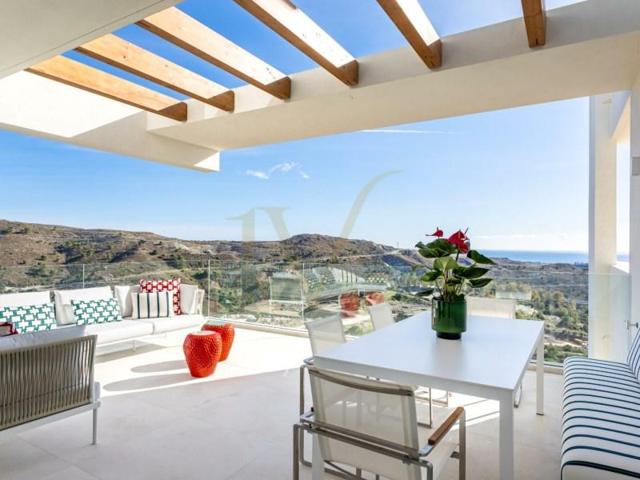 Apartamento en venta en Benahavís photo 0