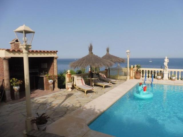 Chalet en venta en Mijas, Calaburra - chaparral photo 0