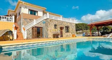 Chalet en venta en Nerja, Avenida de Pescia, 29780 photo 0