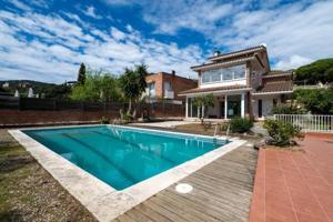 Casa en venta en Vilassar de Dalt, Costa del maresme photo 0