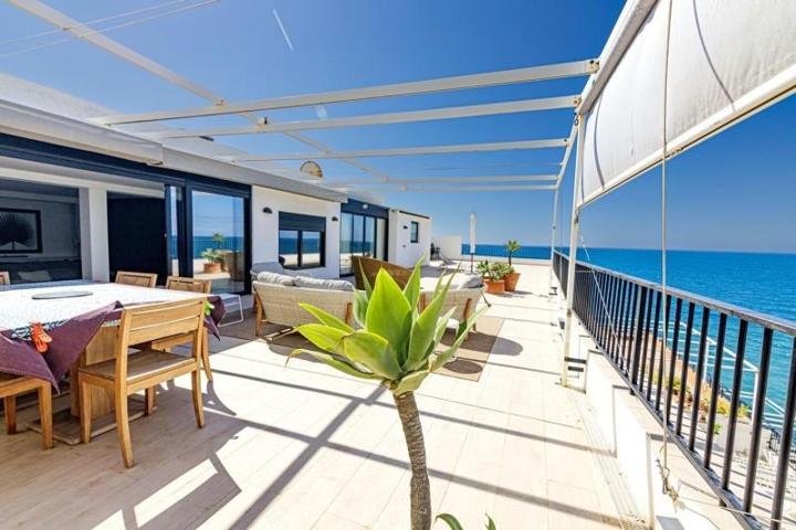 Aticos en venta en Benalmádena, 1ª línea de playa photo 0