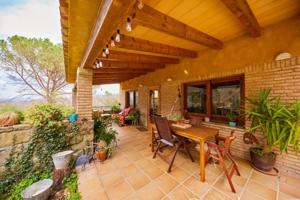 Chalet en venta en Porqueres, Cataluna photo 0