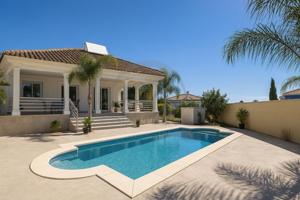 Chalet en venta en San Roque, Pueblo Nuevo De Guadiaro photo 0