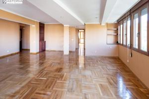 Piso en venta en Granada, Constitucion photo 0