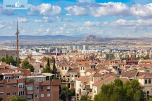 Chalet en venta en Granada, El serrallo photo 0