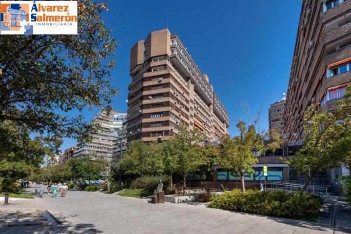 Piso en venta en Granada, Constitucion photo 0