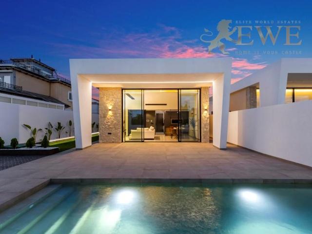 Chalet en venta en Torrevieja photo 0