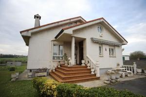 Chalet en venta en Hinojedo photo 0