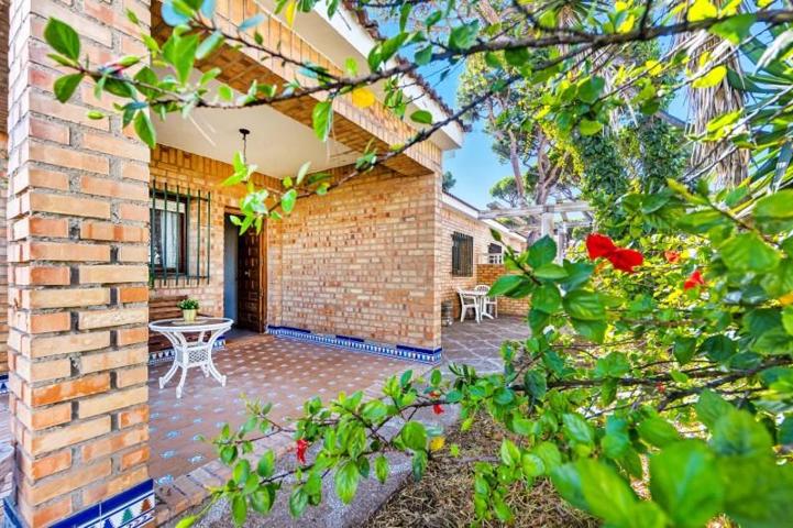 Chalet en venta en Chiclana de la Frontera, La barrosa photo 0