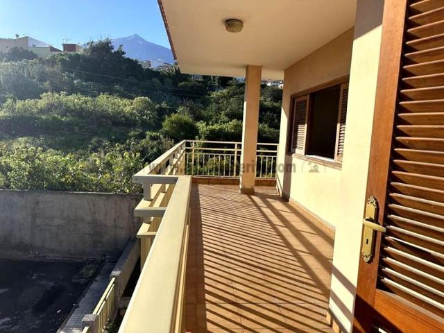 Chalet en venta en Icod de los Vinos, Tenerife North photo 0