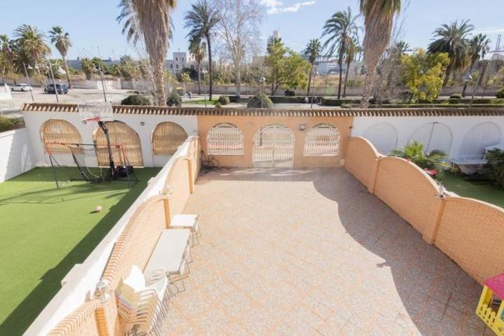 Chalet en venta en Valencia, Natzaret photo 0