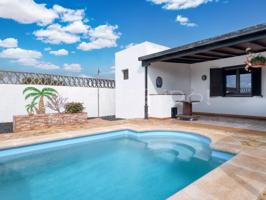 Chalet en venta en Tías photo 0