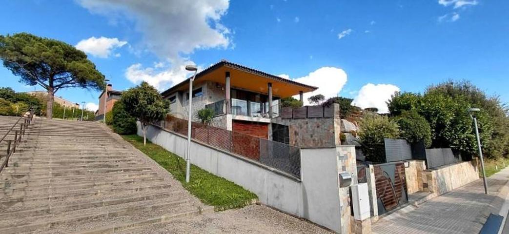 Chalet en venta en Sant Martí de Centelles photo 0