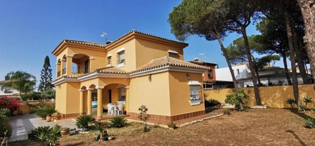 Chalet en venta en Chiclana de la Frontera, Costa de sancti petri photo 0