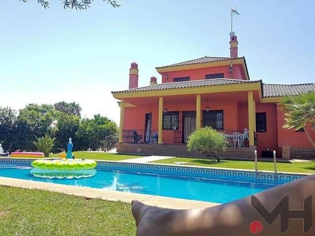 Chalet en venta en Mairena del Alcor, A-8026, 41510 photo 0