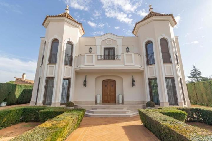 Casa en venta en Mairena del Alcor, SAN FERNANDO photo 0