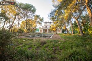 Casa con terreno en venta en Vilanova i la Geltrú, Masia D`en Frederic photo 0