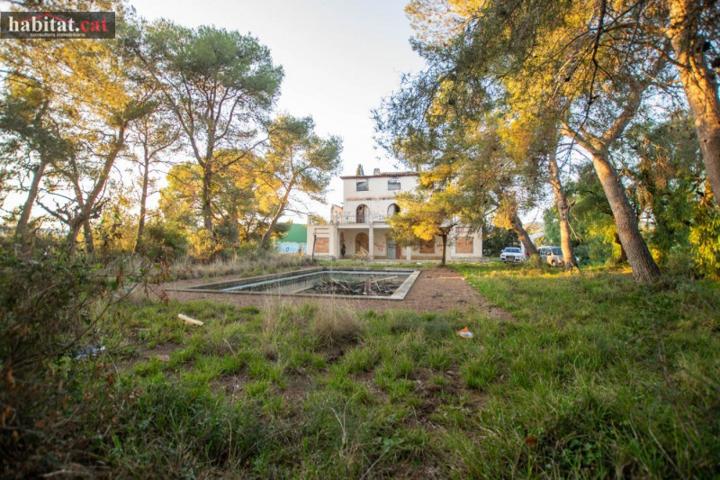 Casa con terreno en venta en Vilanova i la Geltrú, Masia D`en Frederic photo 0
