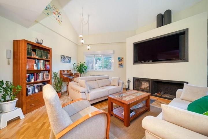 Adosada en venta en Torrelodones, Los Robles photo 0