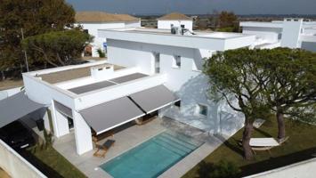 Chalet en venta en Chiclana de la Frontera, Sanctipetri photo 0