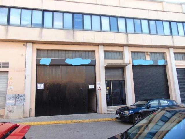 Local comercial en venta en Manresa photo 0