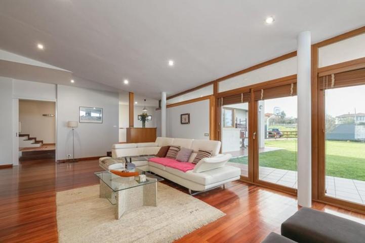 Casa en venta en Vigo, Canido photo 0
