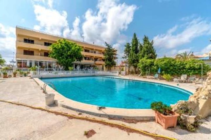 Local comercial en venta en Torrevieja, Calas blanca photo 0