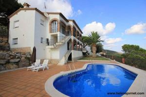 Casa en venta en Castell-Platja d'Aro, Castell d Aro photo 0