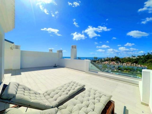 Aticos en venta en Estepona photo 0