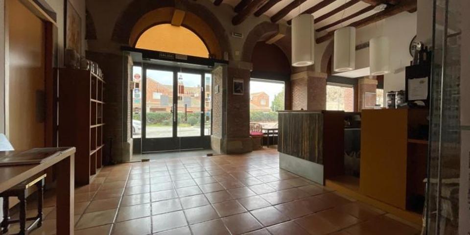 Edificio en venta en Villafranca, Villafranca photo 0