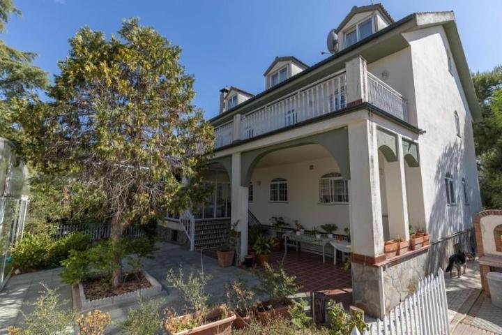 Chalet en venta en Atarfe, Urbanización los cortijos photo 0