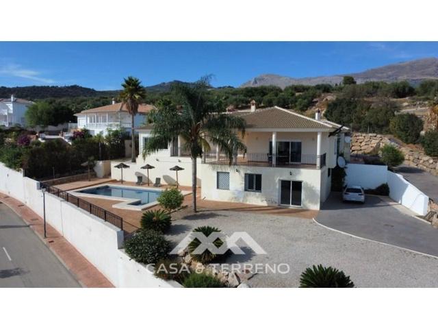 Local comercial en venta en Periana photo 0