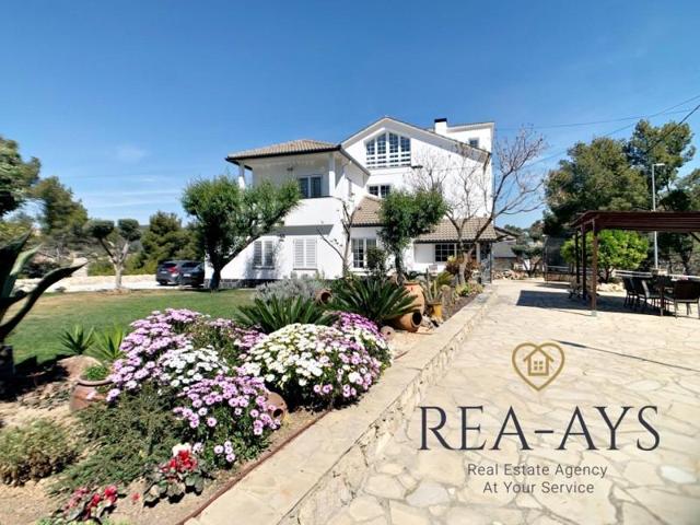 Chalet en venta en Vallirana, Vallirana photo 0