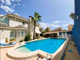 Chalet en venta en Orihuela Costa, Campoamor photo 0
