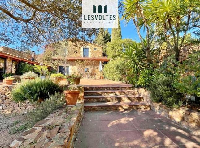 Chalet en venta en Mont-ras, Carrer de la Font, 17253 photo 0