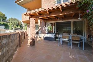 Casa en venta en Sant Vicenç de Montalt, Centro photo 0