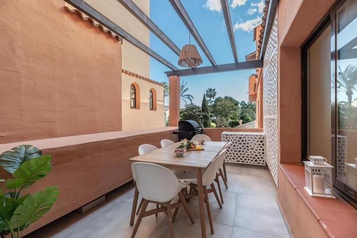 Apartamento en venta en Estepona, Paraiso-Barronal photo 0