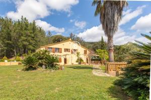 Casa con terreno en venta en Sant Iscle de Vallalta, Costa del maresme photo 0