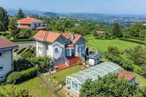 Casa en venta en Oviedo photo 0