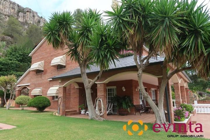 Chalet en venta en Vallirana, Vallirana photo 0