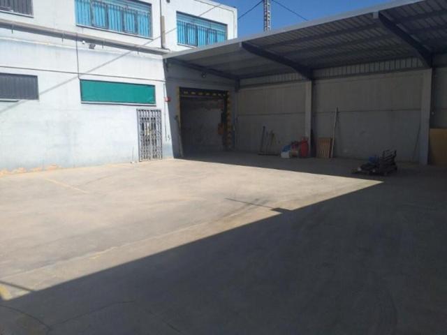 Local comercial en venta en Yecla photo 0