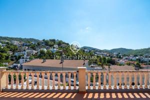 Casa en venta en Sitges, Quint Mar photo 0