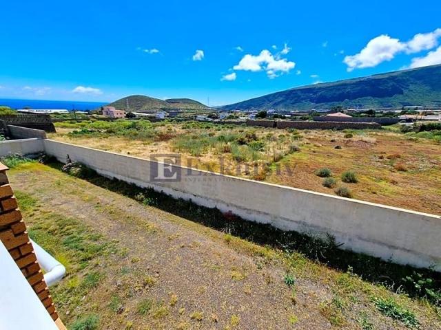 Casa con terreno en venta en Güimar, TF-61, 38500 photo 0