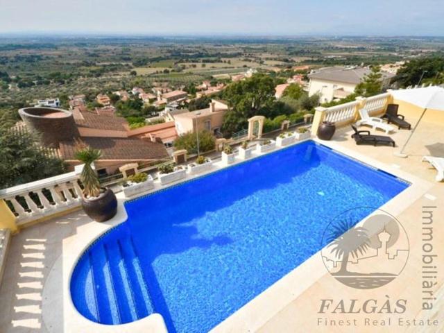 Casa en venta en Palau-saverdera photo 0