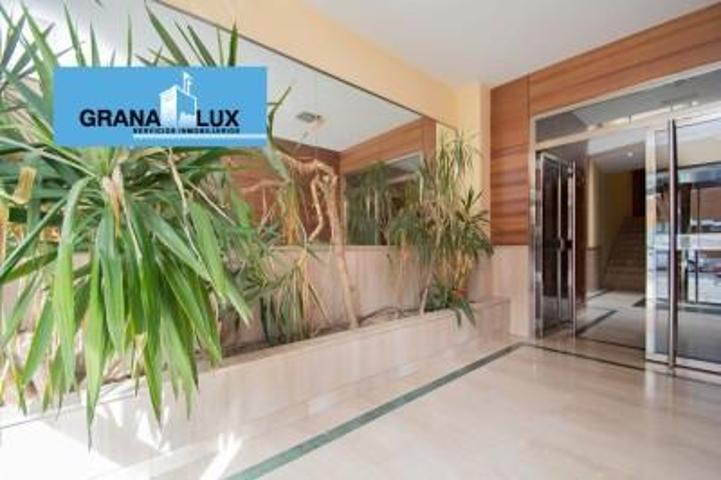 Oficina en venta en Granada, Carrefour photo 0