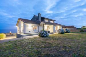 Chalet en venta en Gozón, Verdicio - Bañugues - Cabo Peña photo 0