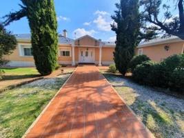 Chalet en venta en Sevilla La Nueva photo 0